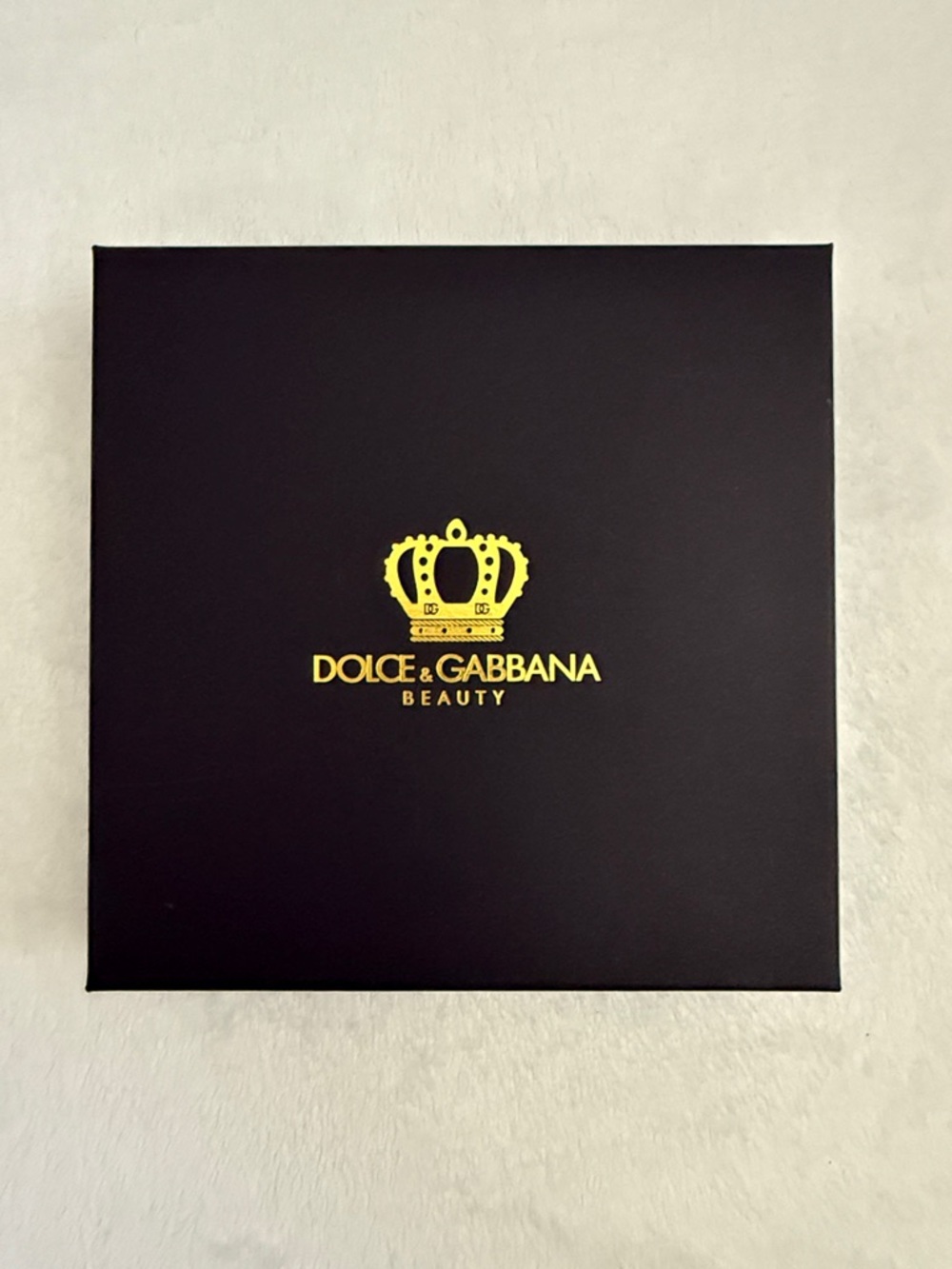 {NEW} Dolce & Gabbana Beauty | Padded Plush Velvet Headband Deep Mauve Burgundy - Picture 12 of 15